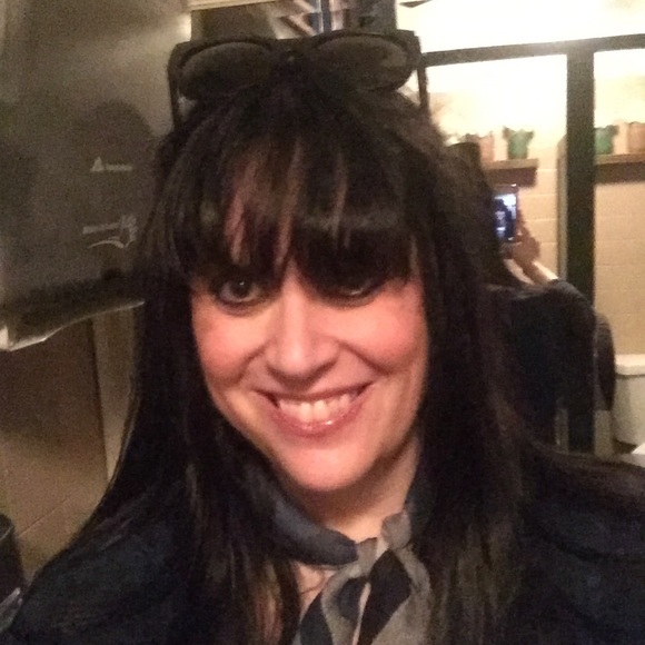 👩🏻 Shades, Glasses, or None? 👩🏻 - Picture 6 of 8